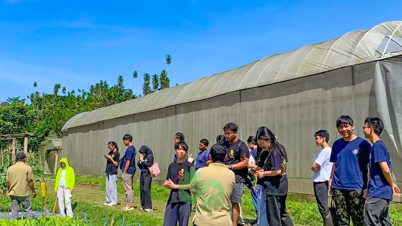 fieldtrip-dan-overplanting-105-siswa-sma-wardaya-jakarta-barat-di-kptt-salatiga